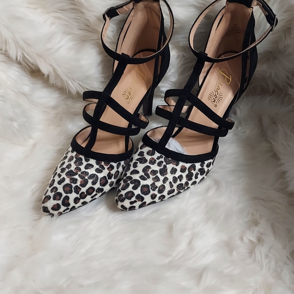 White Snow Leopard Heels 👠 - Picture 11 of 16